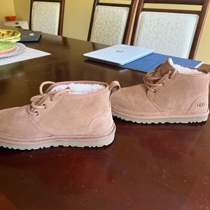 Mens ugg neumal boots, size 8